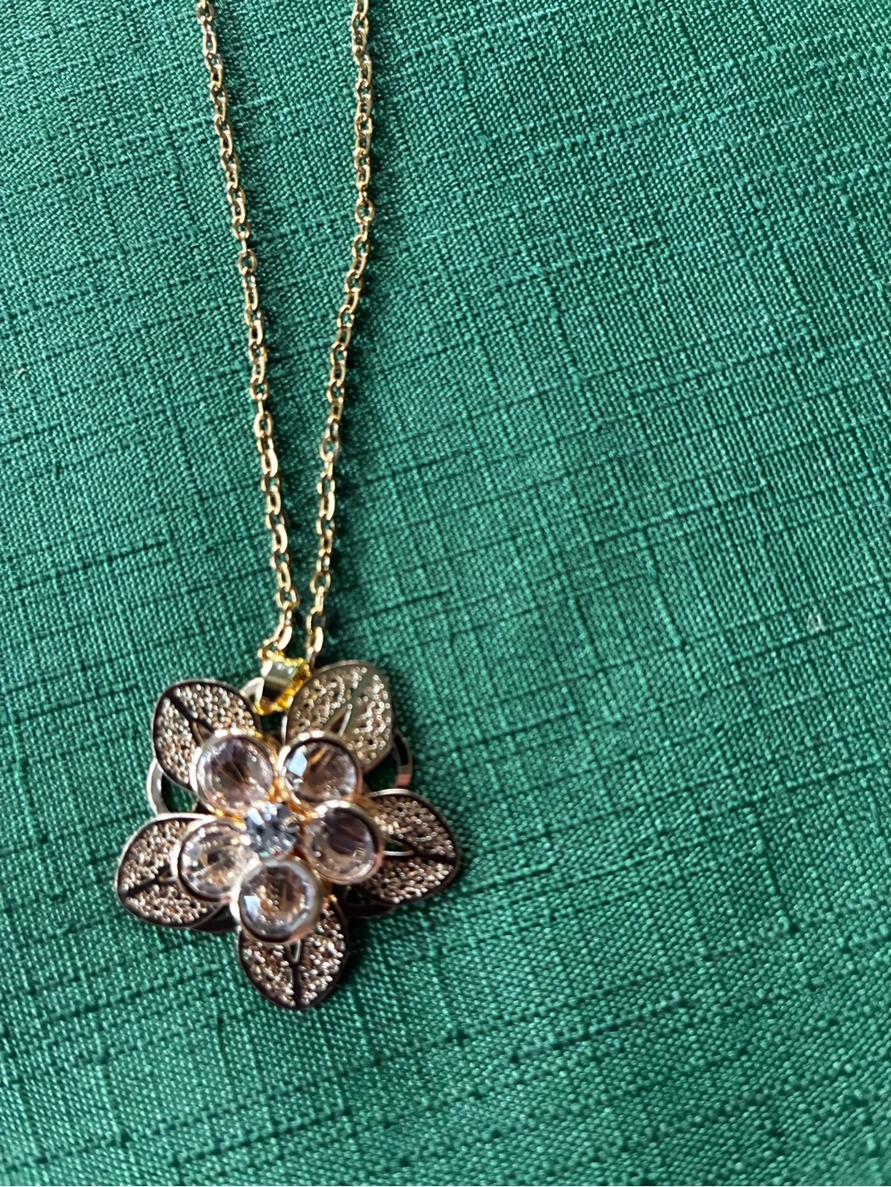 Flower necklace NWOT